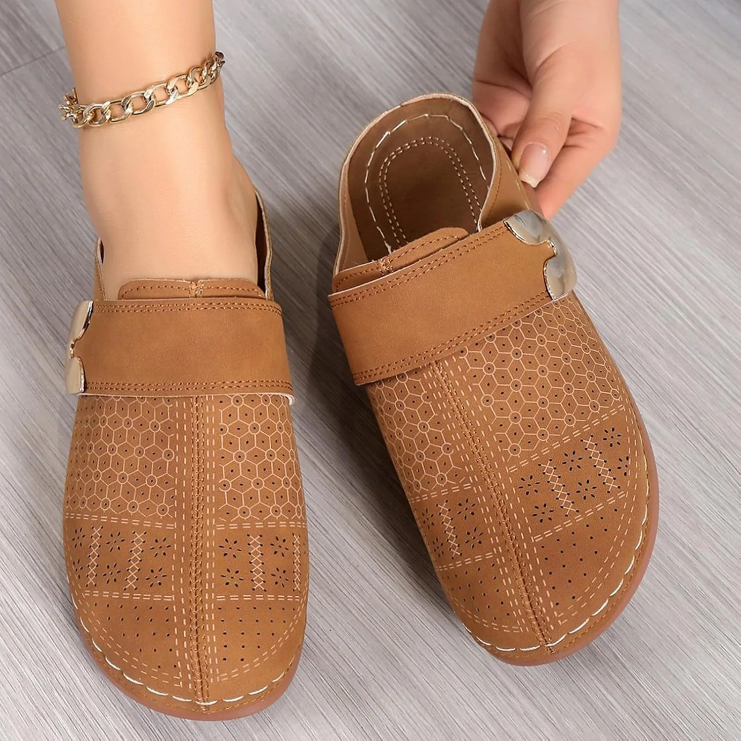 Clogs for Womens Mules Shoes: Comfortable Closed Toe Clog Arch Support Walking Wedge Shoes Backless Low Wedge Sandals Dressy Summer Slip-On Flats Business Work Sandals