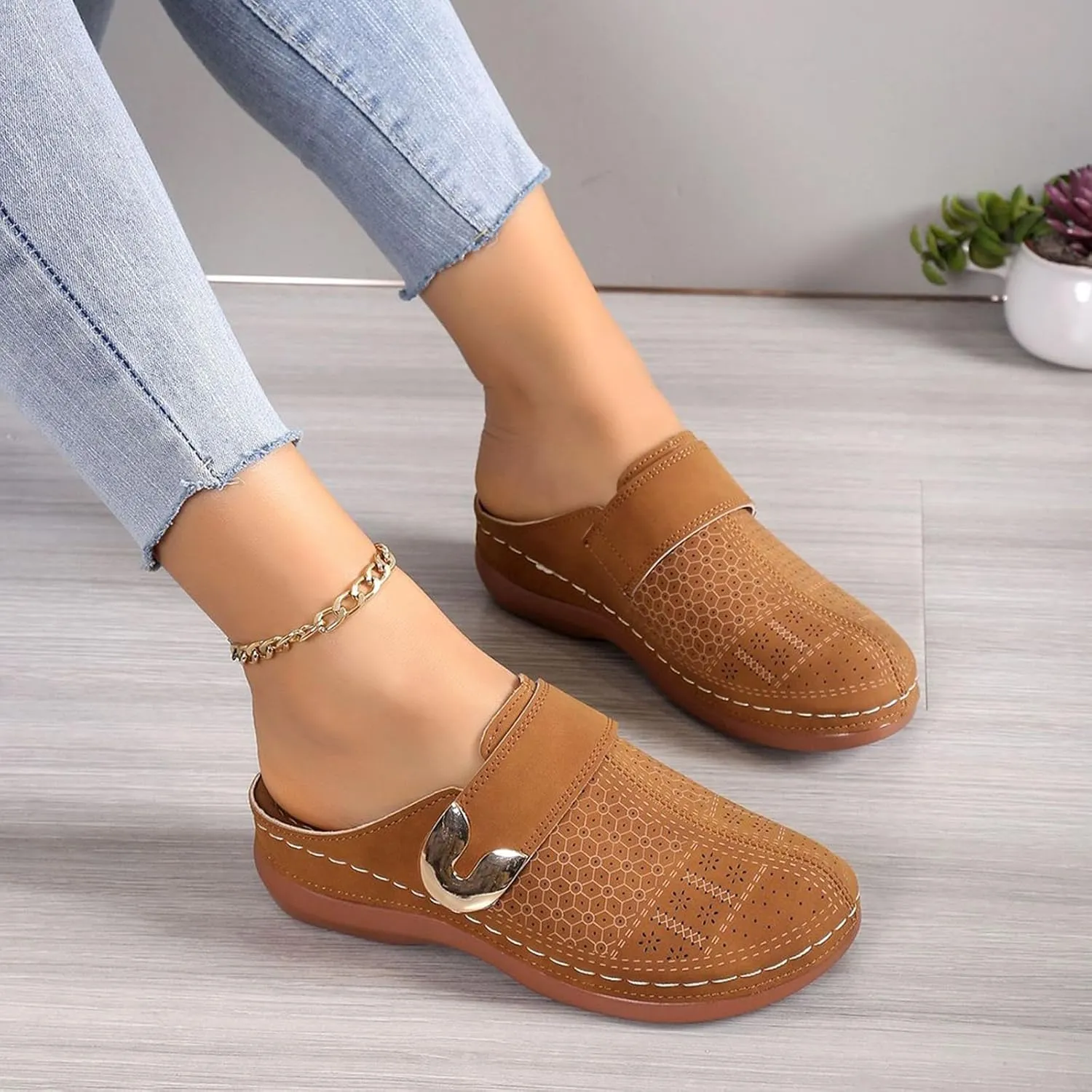 Clogs for Womens Mules Shoes: Comfortable Closed Toe Clog Arch Support Walking Wedge Shoes Backless Low Wedge Sandals Dressy Summer Slip-On Flats Business Work Sandals