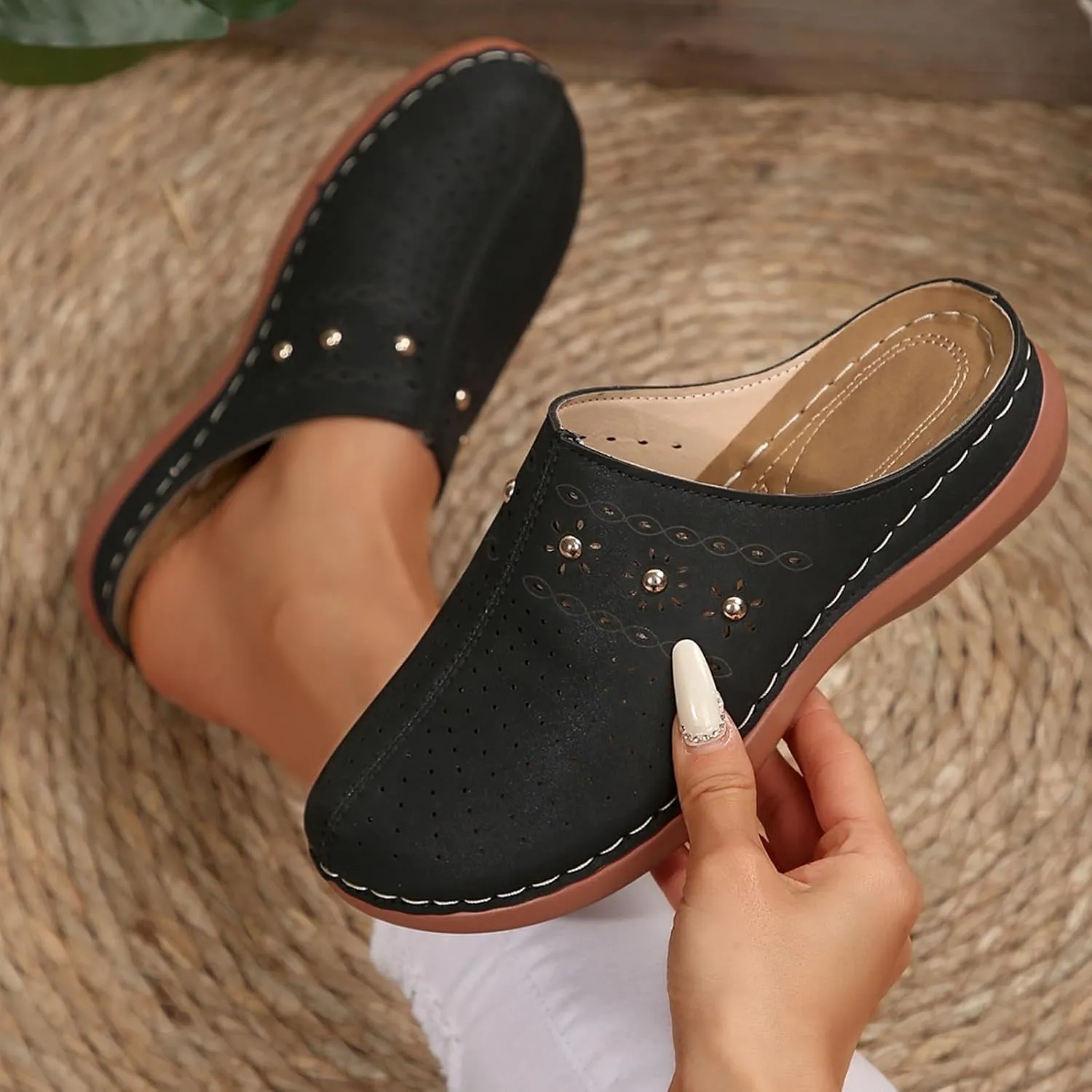 Clogs Sandals for Women 2025 Closed Toe Clog Sandals Women Arch Support Comfortable Low Wedge Slip on Mules Slippers Summer Casual Lightweight Breathable Outdoor Sandal Beach Fashion Trendy Mules Shoe