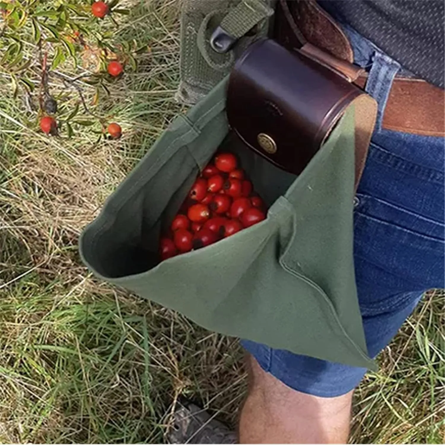 Foraging Bag Waxed Canvas Collapsible, Waxed Canvas Mushroom Foraging Pouch, Camping Bag Belt Packs Waterproof Small Leather Pouch Hunting Fanny Pack for Pick & Seashells Outdoor (Black, Leather)