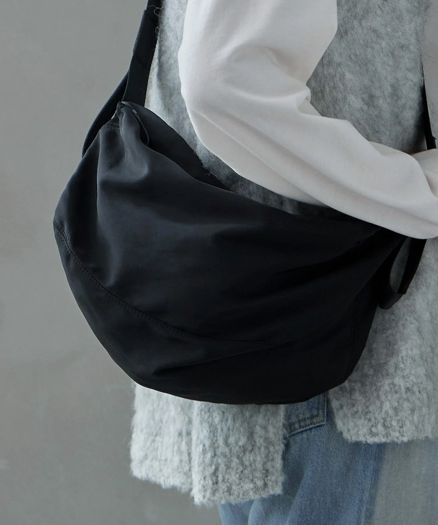Half moon shoulder bag