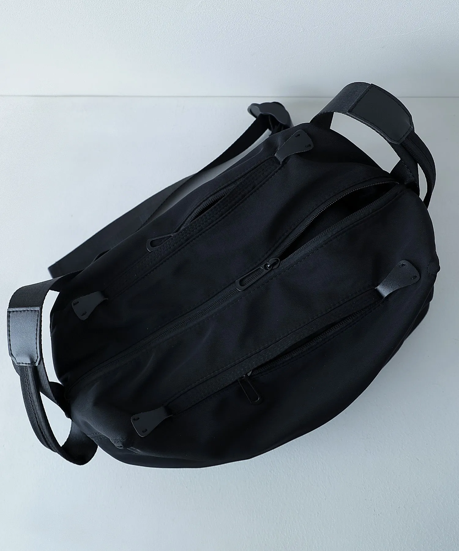 Half moon shoulder bag